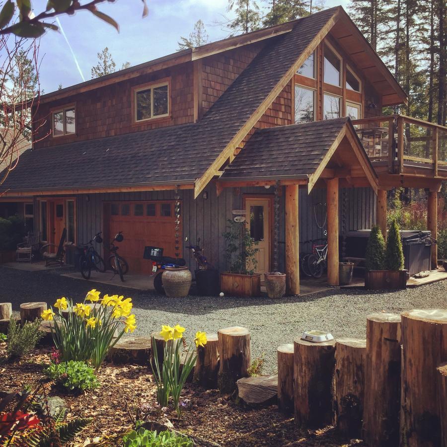 Black Bear Guesthouse Tofino Exteriör bild